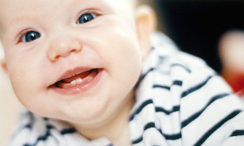 DInh dưỡng ảnh hưởng tới việc mọc răng của trẻ sơ sinh