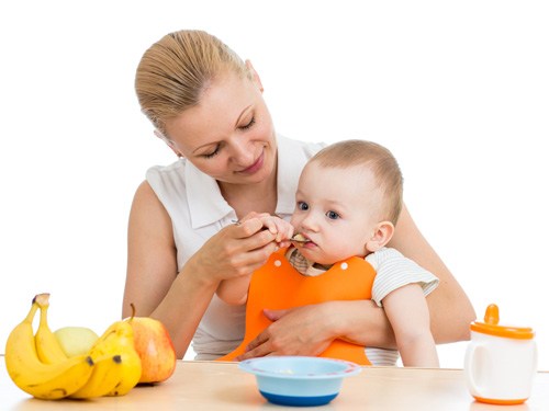 Sai lầm trong ăn uống các bà mẹ thường mắc phải là cho con ăn dặm không đúng thời điểm