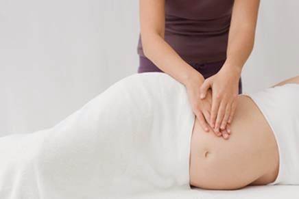 Massage và xông hơi đều đặn cũng là một phương pháp trị rạn da sau sinh hiệu quả