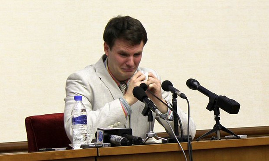 Otto Warmbier khóc tại buổi họp báo. Ảnh: Tass  