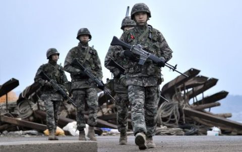 Binh sĩ Hàn Quốc tuần tra tại khu vực giáp biên giới Triều Tiên