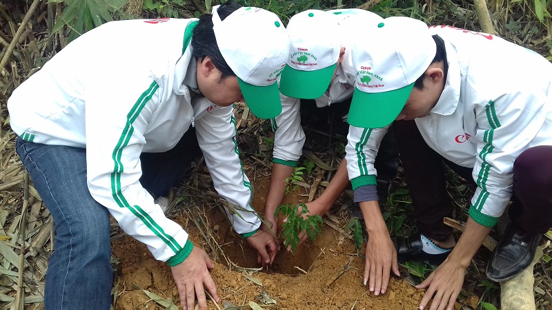 Công ty TNHH Canon Việt Nam phối hợp với các tổ chức địa phương tỉnh Thanh Hóa tổ chức Lễ ra quân trồng rừng “Vì một Việt Nam xanh” năm 2016.