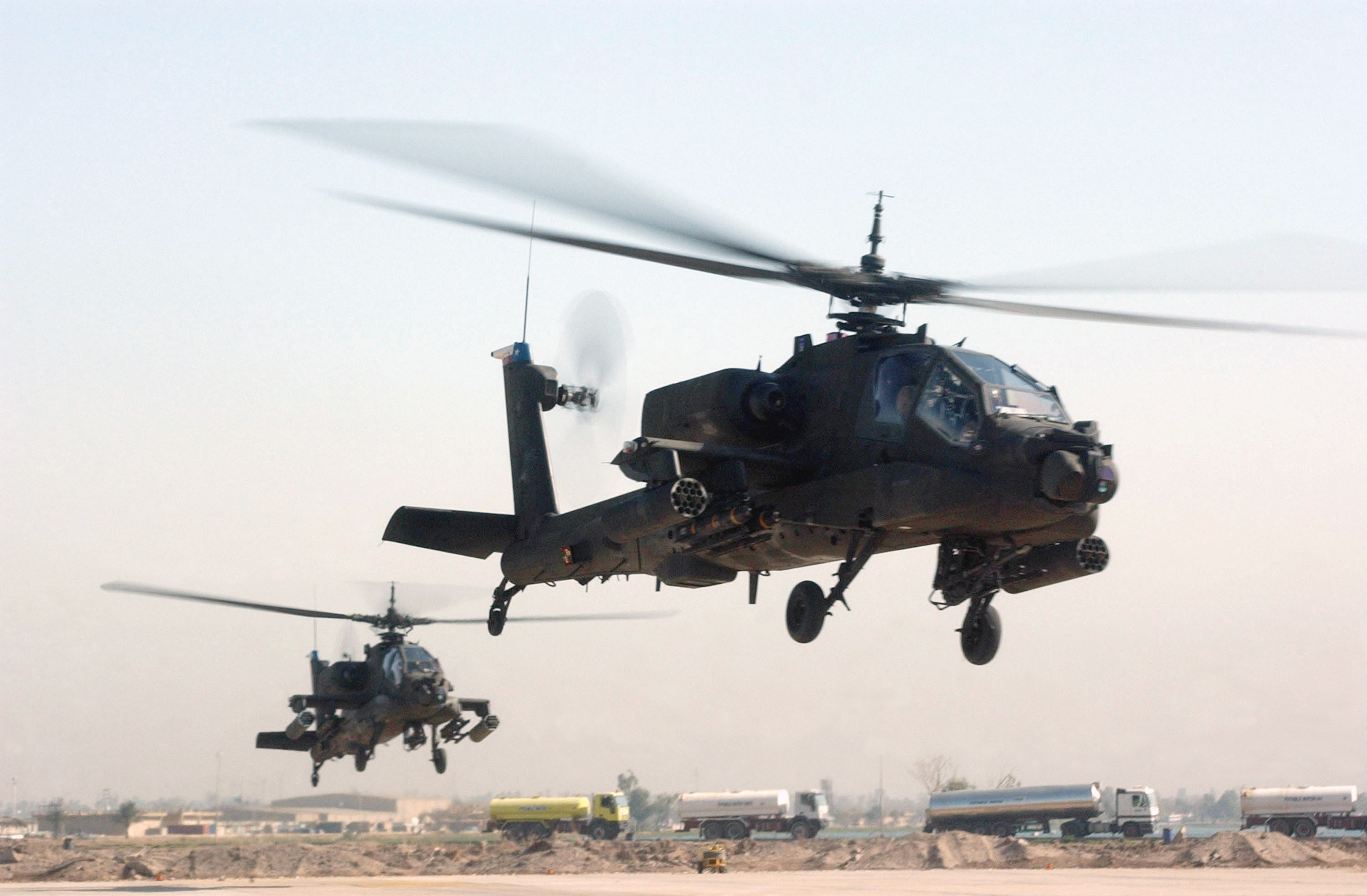 AH-64 Apache là trực thăng tấn công đa nhiệm tác chiến tầm gần