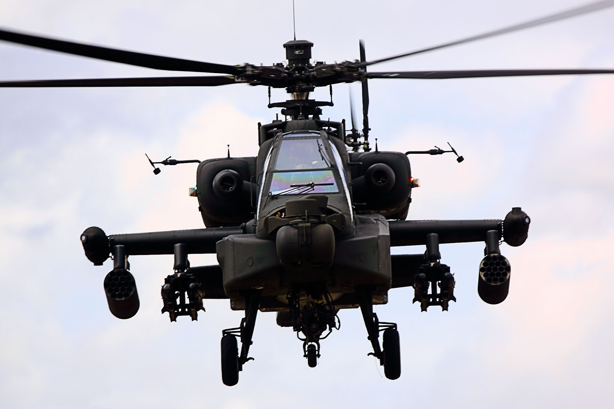 Trực thăng tấn công AH-64 Apache được trang bị hệ thống vũ khí hiện đại