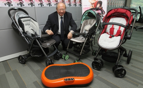 Nhiều xe đẩy trẻ em tại Trung Quốc có nguy cơ gây thương tích cho trẻ