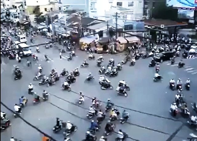clip giao thông Việt Nam gây sốc