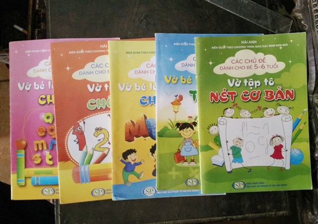 Mỗi bộ sách cho trẻ mầm non mà trường Thiệu Hợp bán cho học sinh có giá 75.000 đồng
