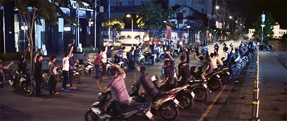 Trương Quỳnh Anh tham gia đua xe trên phố đi bộ Nguyễn Huệ