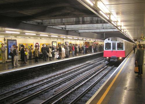 Nhiều người tự sát tại khu vực tàu điện ngầm ở London