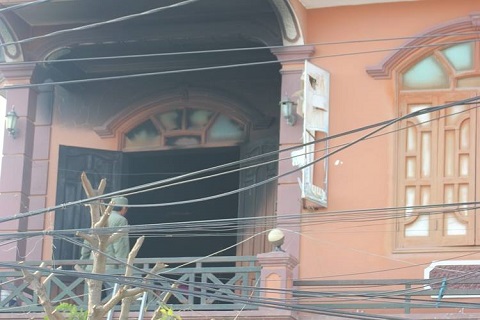 Tầng 2 nhà nghỉ An Phú Qúy nơi xảy ra vụ việc người đàn ông ép con gái 6 tuổi của người tình cùng tự thiêu