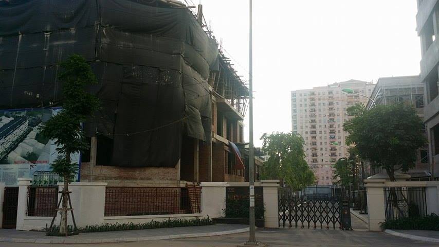 Bức tường được Công ty Handico 7 tự xây dựng trái phép tại dự án 1.14HH Láng Hạ - Thanh Xuân