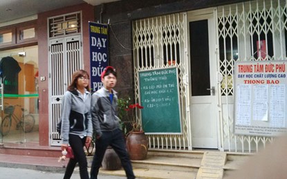 Các lò luyện thi trên phố Lê Thanh Nghị cả ngày cửa đóng, then cài sau quy chế tuyển sinh Đại học 2015 kiểu mới
