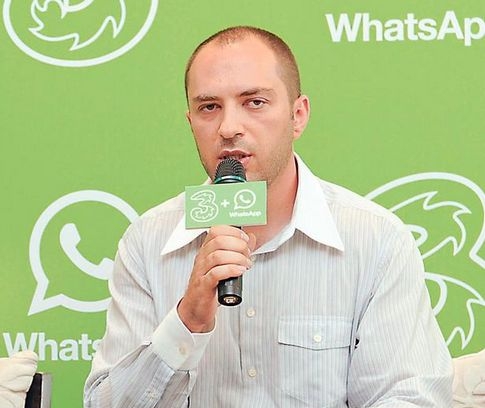 Phần mềm nhắn tin Whatsapp do Jan Koum sáng lập được mạng xã hội Facebook mua lại với giá 19 tỷ USD