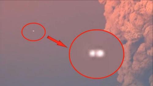 hình ảnh ghi lại UFO xuất hiện trên miệng núi lửa Calbuco tại Chile