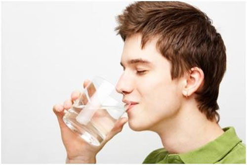 Uống nước mỗi ngày để tránh các thói quen có hại cho sức khỏe