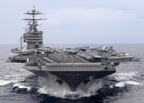 Uy lực hàng không mẫu hạm Mỹ suýt đụng độ tên lửa Iran