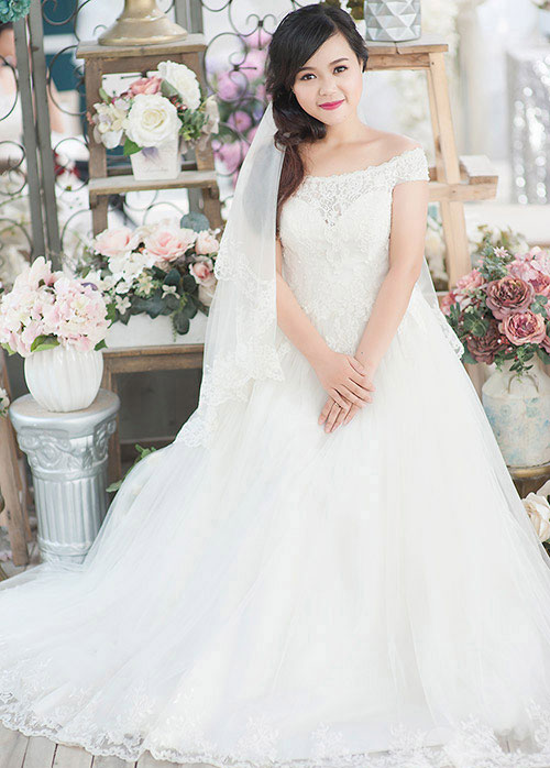Chọn váy cưới cho cô dâu cần chọn những chiếc váy làm tôn lên vẻ đẹp và che khuyết điểm cho cô dâu