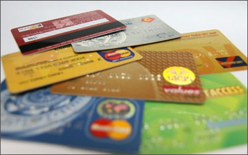 Chuyên gia lý giải, dùng thẻ  ATM giả rút được tiền do bản chất của chúng là thẻ tín dụng