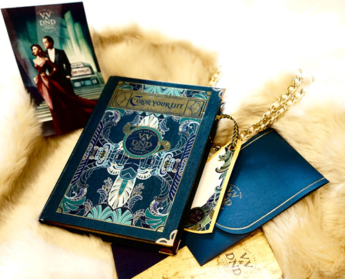 Victor Vũ, Đinh Ngọc Diệp ‘khoe’ thiệp cưới đẹp đến ngỡ ngàng