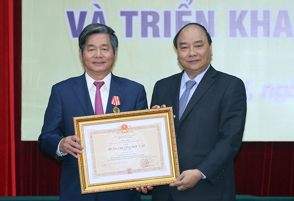 Thủ tướng Nguyễn Xuân Phúc dự Hội nghị tổng kết công tác năm 2016 và triển khai nhiệm vụ năm 2017 của Bộ Kế hoạch và Đầu tư (KH&ĐT). 