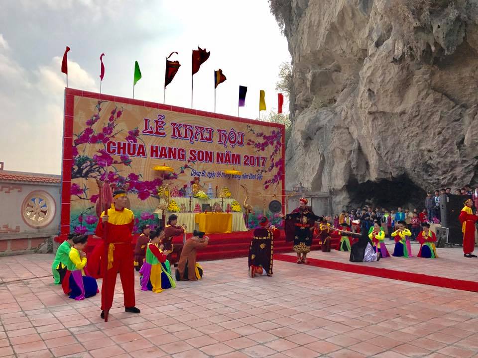 khai hội chùa hang son
