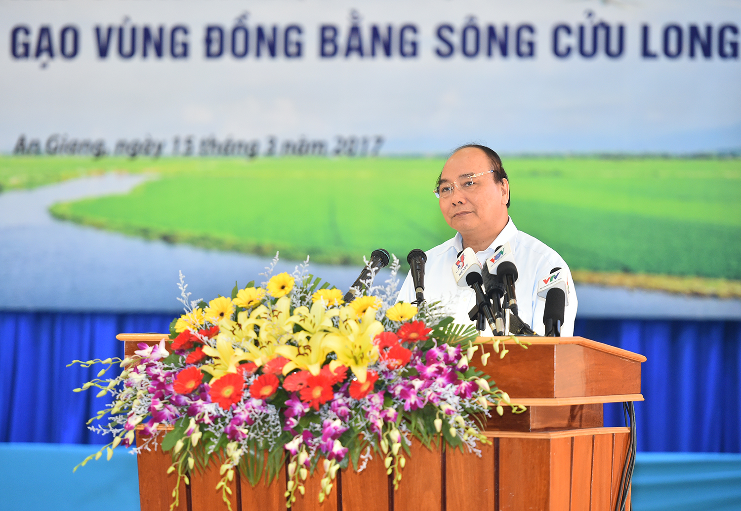 Thủ tướng Nguyễn Xuân Phúc chủ trì Hội nghị “Giải pháp phát triển bền vững ngành hàng lúa gạo vùng Đồng bằng sông Cửu Long”.