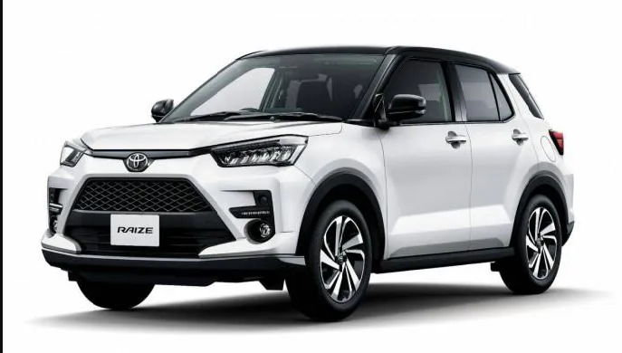 Theo các nguồn tin khác, thân xe Toyota Raize 2022 có bộ mâm hợp kim 2 màu 17 inch, ốp bánh xe bằng