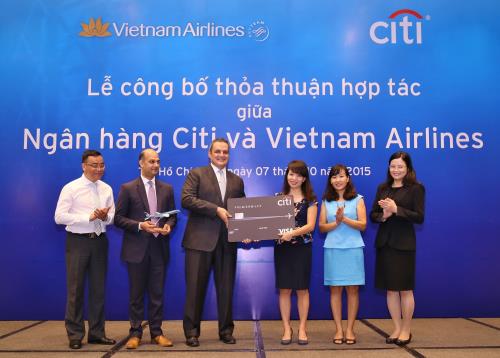 Thỏa thuận hợp tác giữa Vietnam Airlines và Citi Việt Nam sẽ góp phần nâng cao chất lượng dịch vụ chăm sóc khách hàng cho cả hai bên