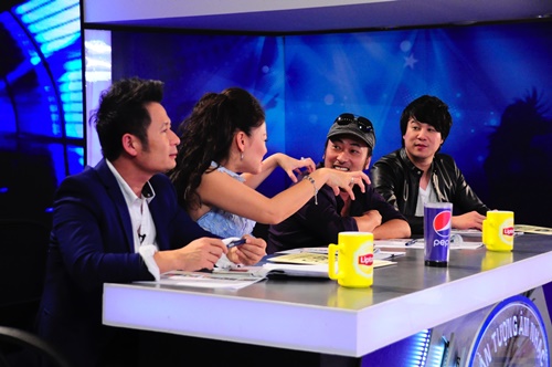 Giám khảo Vietnam Idol 2015 'sửng sốt' với màn biểu diễn thảm họa