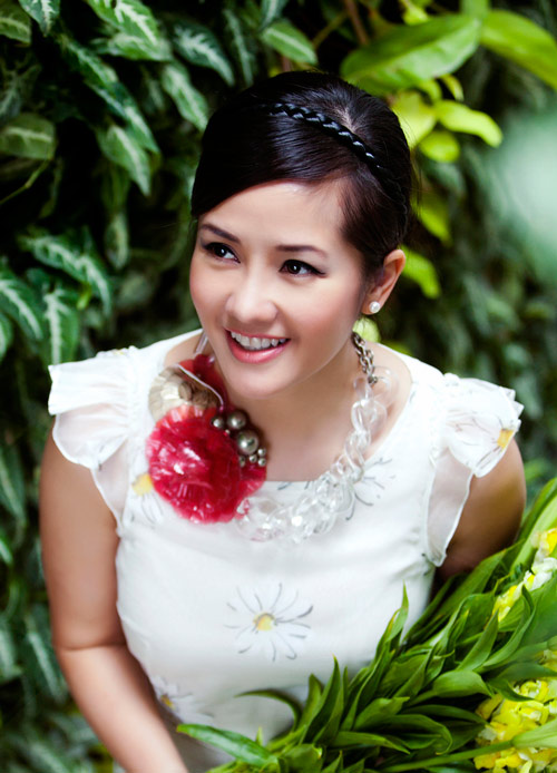 Diva Hồng Nhung sẽ tạm thay thế vị trí giám khảo Vietnam Idol 2015 của nữ ca sĩ Thu Minh