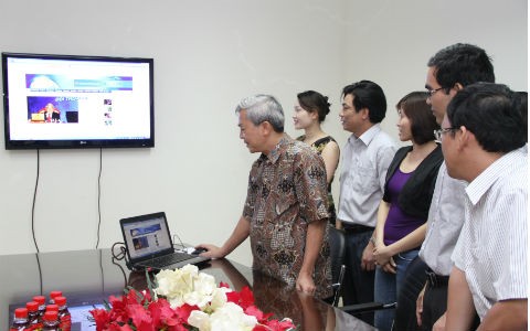 Tổng cục trưởng Ngô Quý Việt ấn nút hòa mạng Chất lượng Việt Nam Online