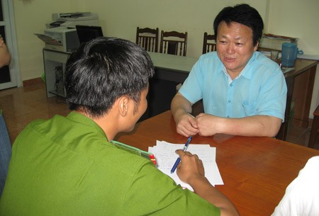 Đối tượng Yoon Haeng Joon tại trụ sở cơ quan Công an