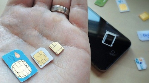 Loại SIM mới trong iPhone 5 mang tên Nano-SIM, hoàn toàn khác kích cỡ loại Micro-SIM dùng cho iPhone 4/4S.