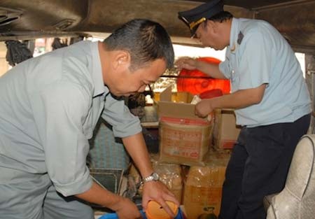 Bắt hàng lậu
