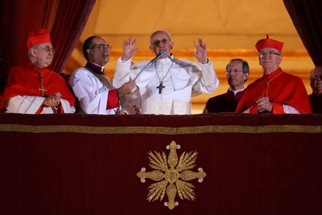 Tân giáo hoàng Francis I phát biểu từ ban công Đại thánh đường Thánh Peter - Ảnh: Getty.