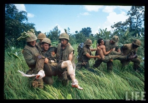 Lính Mỹ trong một chiến dịch trong chiến tranh Việt Nam. Ảnh: Larry Burrows/LIFE.