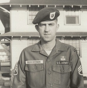 Cựu binh Robertson năm 1966 được xác nhận là đã chết năm 1968 sau khi máy bay bị bắn rơi.