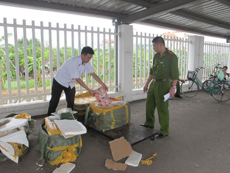 Lực lượng chức năng thu giữ số thịt bò bẩn