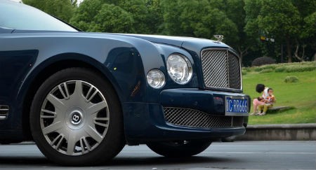 Các dòng xe siêu sang như Bentley đang phải giảm giá bán để đối phó với tình trạng ế ẩm ở Trung Quốc.