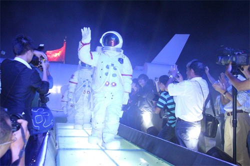 Tìm người Việt bay vào vũ trụ hay chiêu trò làm thương hiệu?