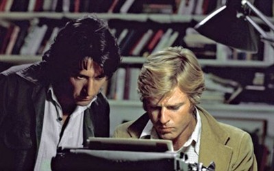 Hai diễn viên Robert Redford (bên phải) và Dustin Hoffman (bên trái) vào vai hai phóng viên của tờ Washington Post trong bộ phim Người của Tổng Thống.