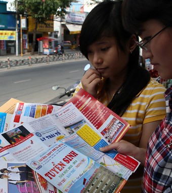 Tờ rơi quảng cáo các trường tư nhân