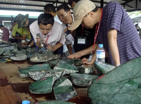 Myanmar có rất nhiều đá quý, đặc biệt là ngọc bích.