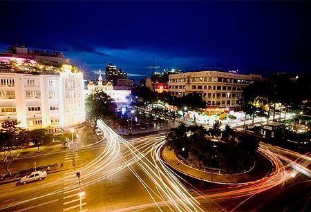 Đường phố Sài Gòn về đêm