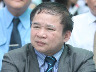 GS Bùi Văn Ga bảo vệ thành công tiến sĩ khoa học ở Pháp. Ảnh: Đào Ngọc Thạch.