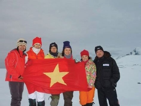 Cờ Tổ quốc ở Nam Cực