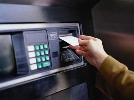 Biên lai rút tiền ATM chứa hóa chất gây hại