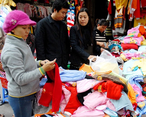 Quần áo trẻ em có xuất xứ Trung Quốc tràn chợ