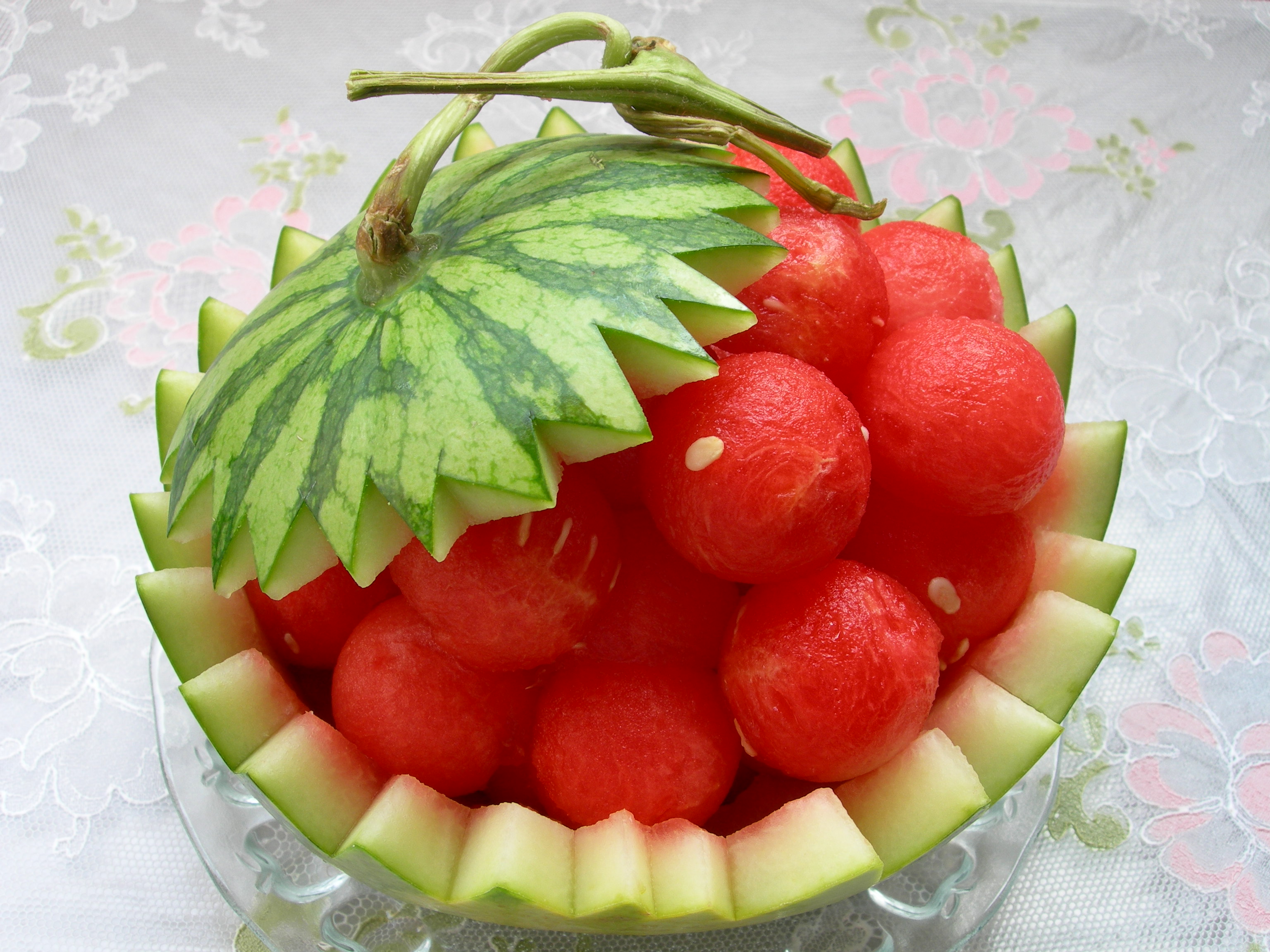 Bốn nhóm người nên hạn chế ăn dưa hấu