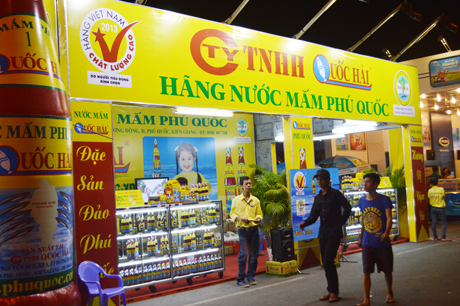 Mạo danh 'Hàng Việt Nam chất lượng cao', một doanh nghiệp có nguy cơ bị kiện